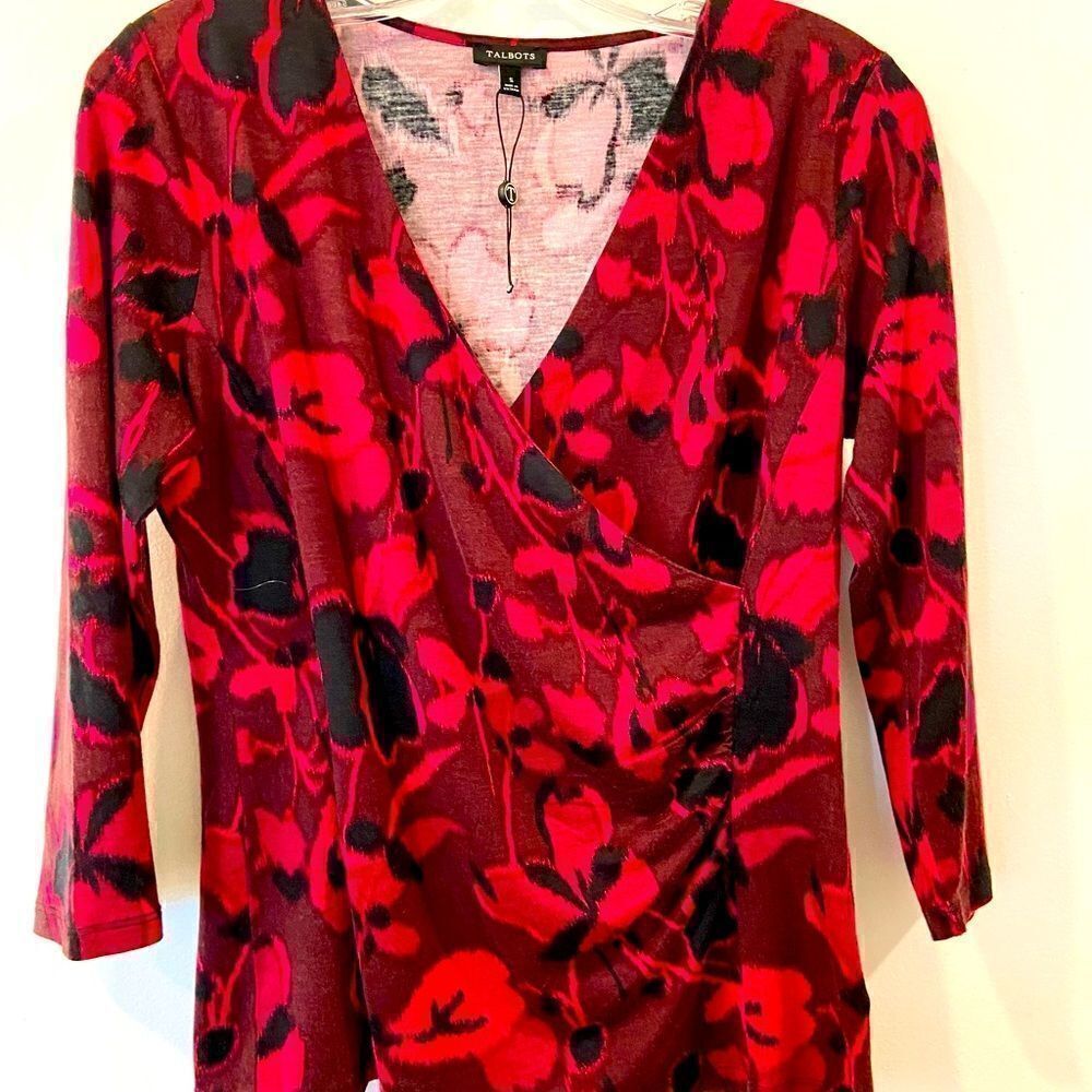 TALBOTS TOP Black Pink Red  Floral V Neck 3/4 Sleeve Size Small NWT.